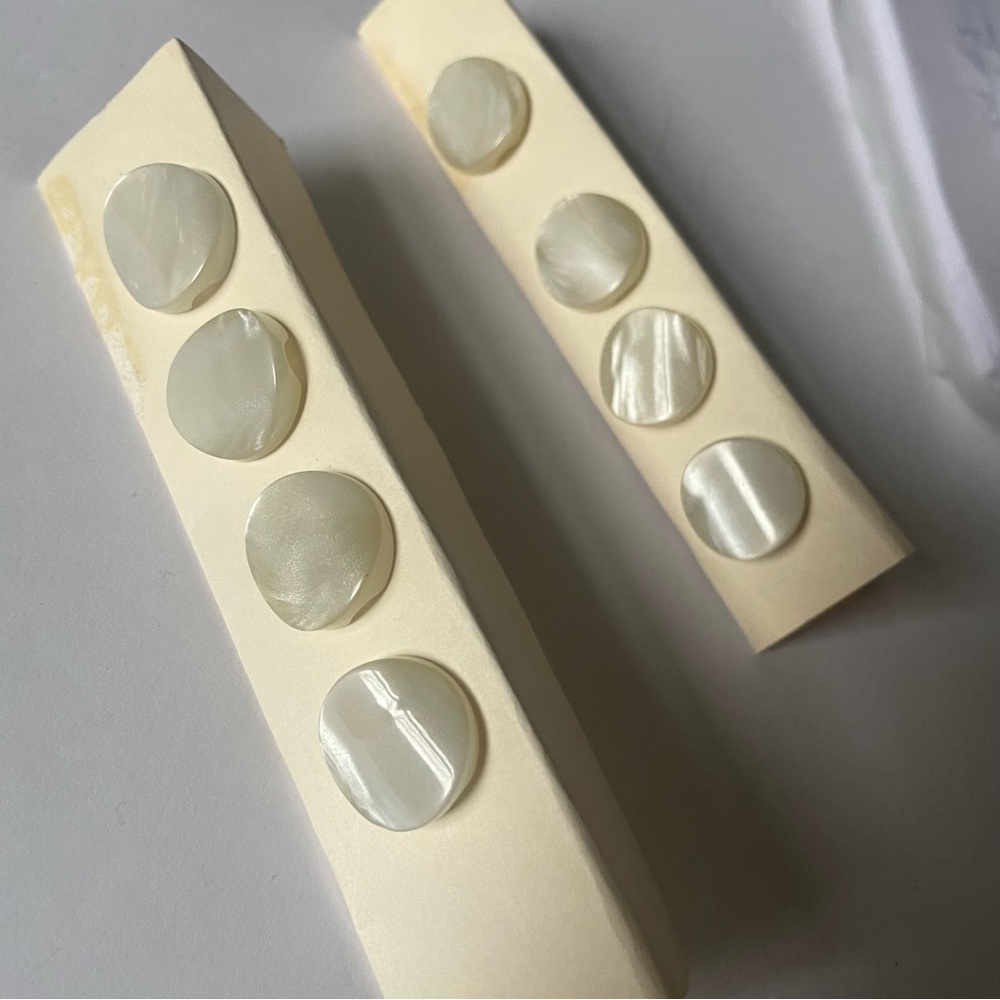 VTG Mother of Pearl finish Button Set. Set of 8. 3/4” #Glam #Seamstress #Craft